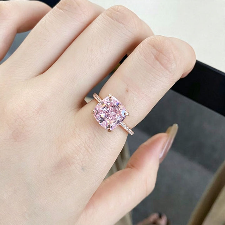 Halo-style solitaire diamond ring