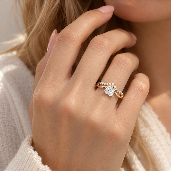 Heart Four-Prong Pavé V-Shape Ring Set