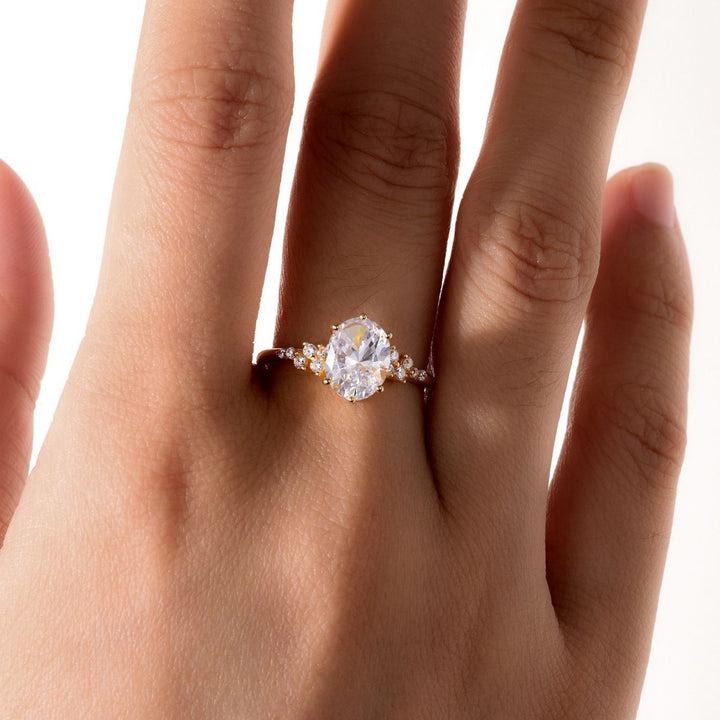 Luxurious Minimalist Sparkling Ring