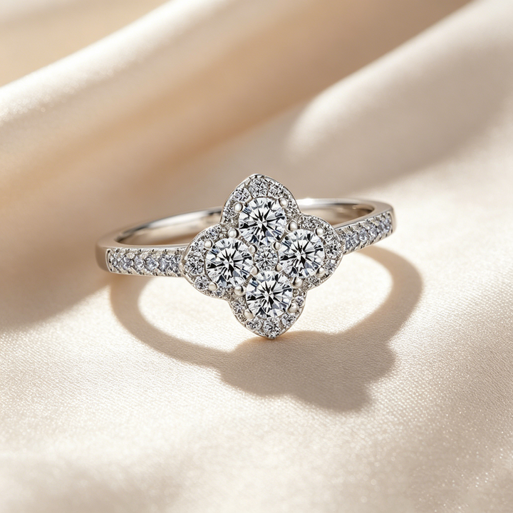 Minimalist Elegant Moissanite Four-Leaf Clover Ring