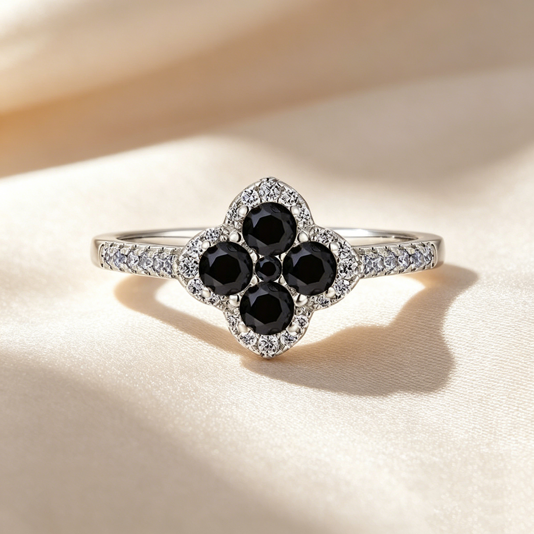 Minimalist Elegant Moissanite Four-Leaf Clover Ring