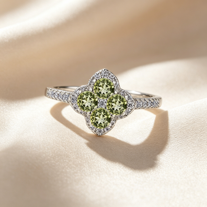Minimalist Elegant Moissanite Four-Leaf Clover Ring