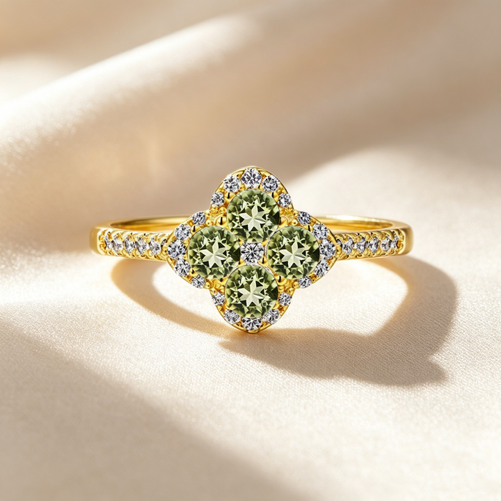 Minimalist Elegant Moissanite Four-Leaf Clover Ring