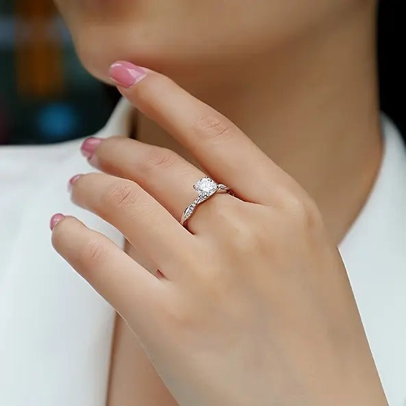 Round Cut Twisted Shank Paved Side Stone Ring