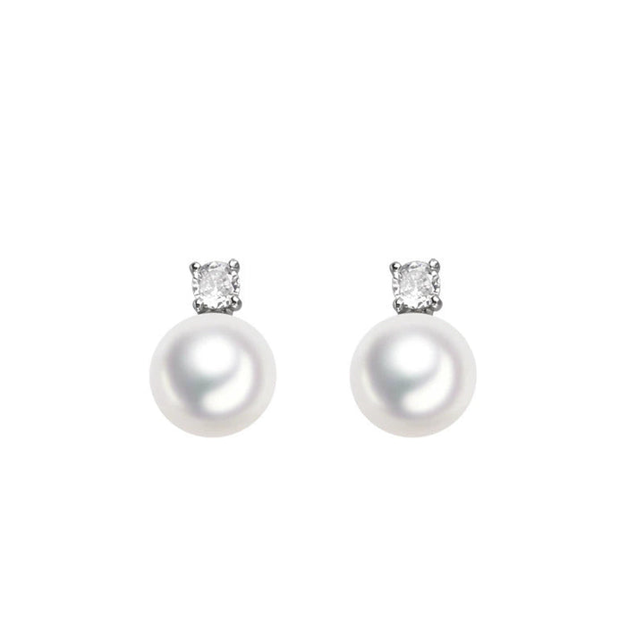 Freshwater pearl necklace and earrings