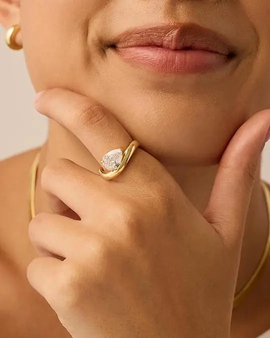 Pear Three-Prong Twist Band Ring