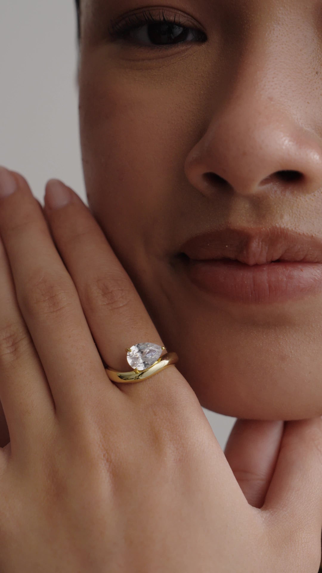 Pear Three-Prong Twist Band Ring