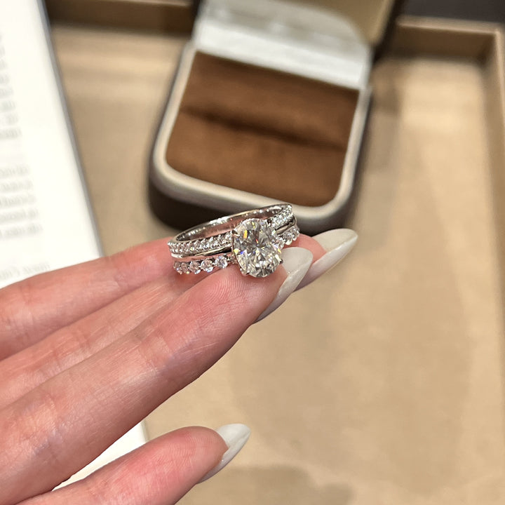 Oval Four‑Prong Pavé Moissanite Bridal Ring Set
