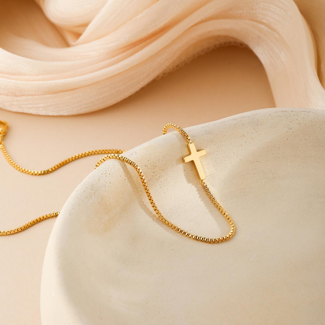 Minimal Cross Box Chain Pendant Necklace