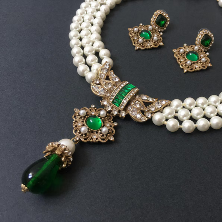 Vintage Green Agate &amp; Pearl Necklace &amp; Earrings Set